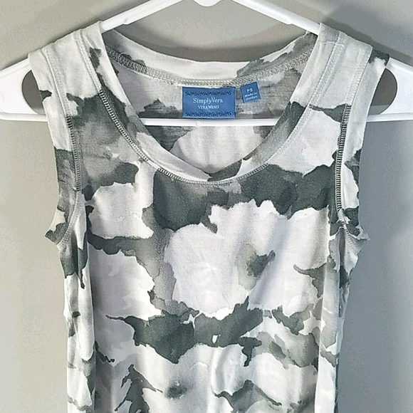 Vera Wang floral tank, size PS - Picture 2 of 7